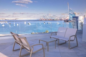 Suíte superior, vista para o mar | Terraço/pátio
