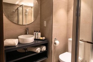 Shower, hair dryer, towels, soap - CA Sand Dune Hotel (Birzebbuga)