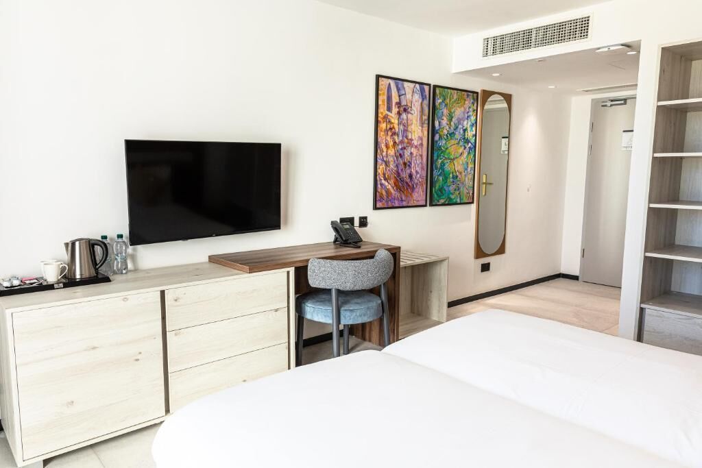 Photo - CA Sand Dune Hotel