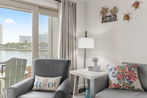 Condo, 3 Bedrooms | Living area