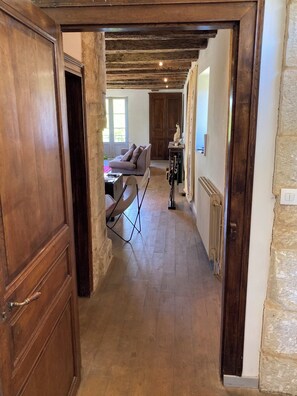 Interior - Beautiful Perigordian Falconry with private pool set among mature trees and lawn (Granges-d'Ans)