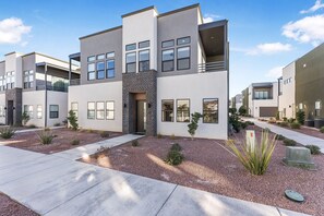 Townhome - 4 sovrum | Exteriör