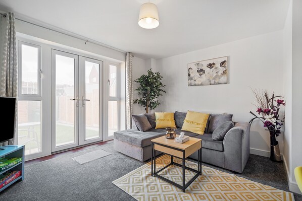 House | Living area - Folkestone Coastal Hideout With Free Parking (Folkestone)