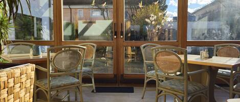 Buffet breakfast on weekends (EUR 12 per person)