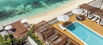 Sands #5: New Luxury 7 Mile Beach Condo w/Rooftop Pool & Barefoot Beach