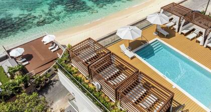 Sands #5: New Luxury 7 Mile Beach Condo w/Rooftop Pool & Barefoot Beach