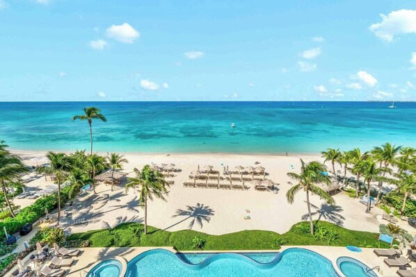 Ubicación a pie de playa, tumbonas y toallas de playa