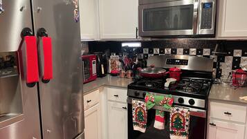 Mikroaaltouuni, uuni, liesi, astianpesukone