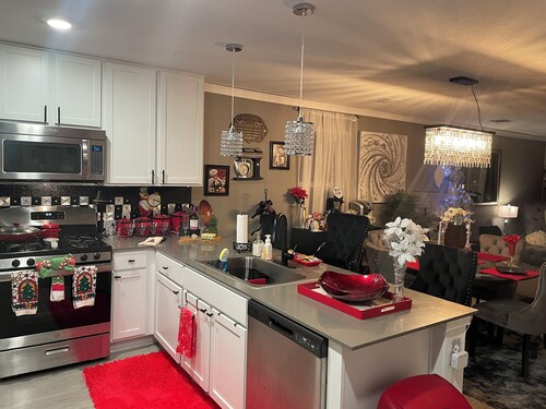 Room for rent 1-bedroom in newly built home in beautiful San Antonio.