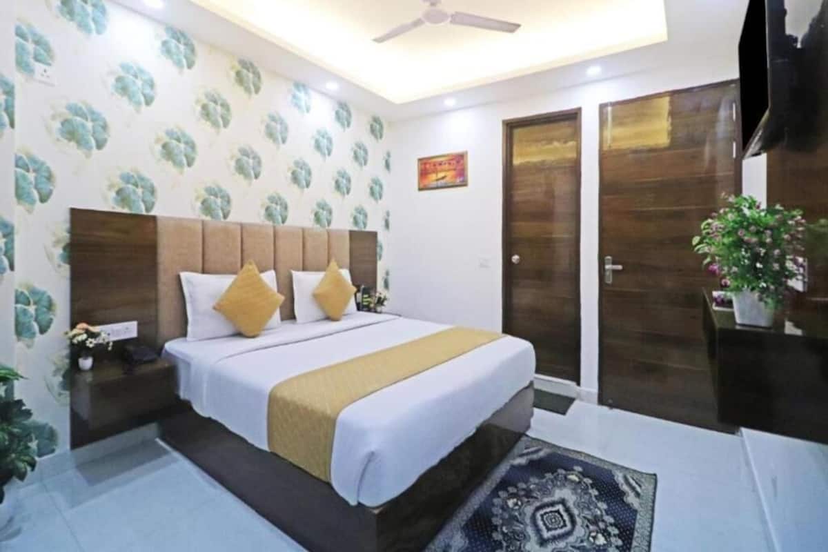 Deluxe Double Room, Balcony, City View