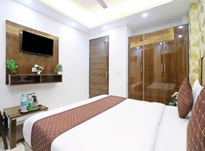 Deluxe Double Room, Balcony, City View - Hotel Vijaydeep Place Near Delhi Airport (New Delhi)