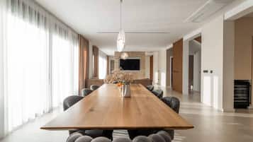 Villa, uitzicht op tuin | Dineerruimte