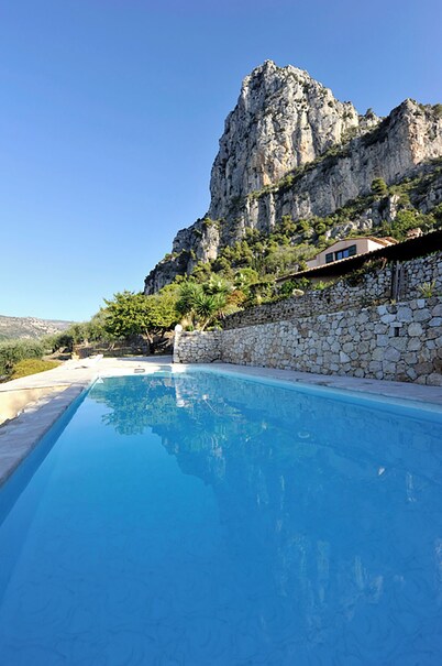 Villa With Private Pool, Sea Views And Mountains Views