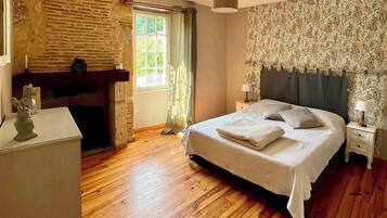 7 bedrooms, iron/ironing board, WiFi