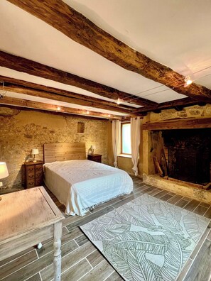 7 chambres, fer et planche à repasser, Wi-Fi