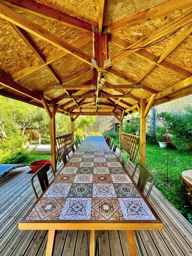 Charming house for 14, pool and indoor hottub