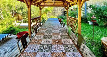 Charming house for 14, pool and indoor hottub