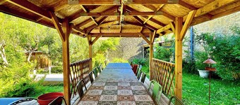 Charming house for 14, pool and indoor hottub