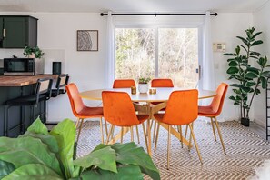 Dining - Private mountaintop home for weekend getaway in Elka Park! (Elka Park)