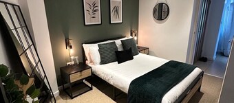 Central Cardiff, stylish house, (sleeps up to 4)