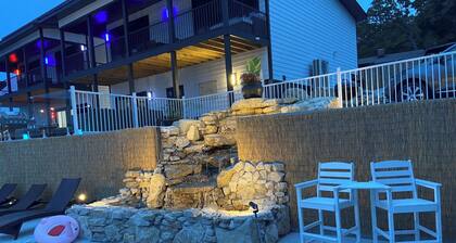 Poolside Villa w/Game Room & Hot Tub! 3 Min to SDC - 15 Min to Branson Strip