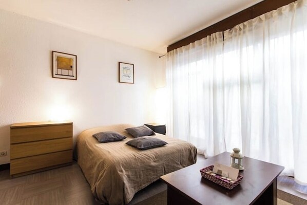 Desk, iron/ironing board, travel crib, free WiFi