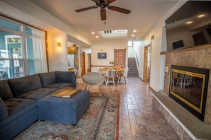 Smart TV, fireplace