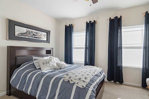 5 bedrooms, iron/ironing board, WiFi, bed sheets - Ocean View Beach Club - Bennetts (Ocean View)