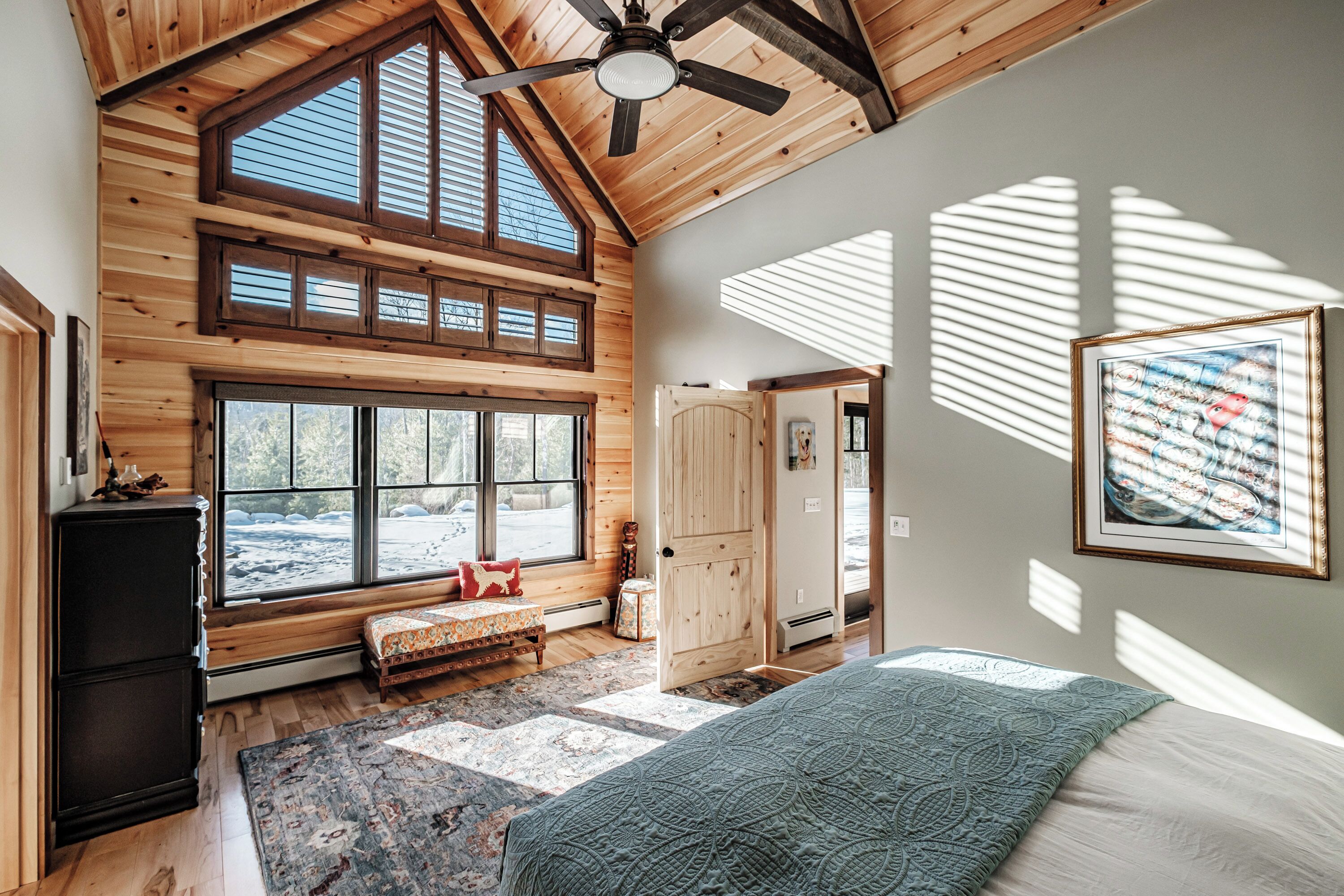 4 bedrooms, desk, WiFi, bed sheets