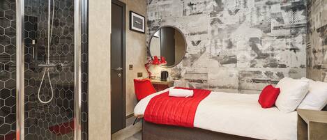 Habitación individual básica | Ropa de cama hipoalergénica y escritorio