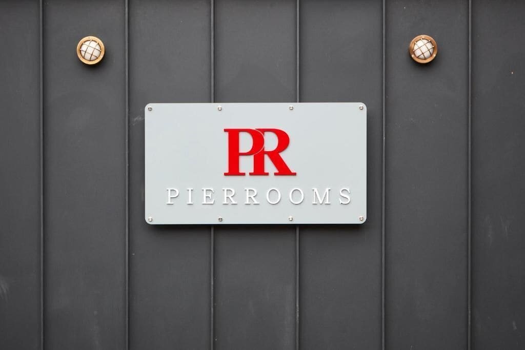 Basic Single Room | Peralatan tempat tidur hipoalergenik, meja, ruang kerja komputer riba 