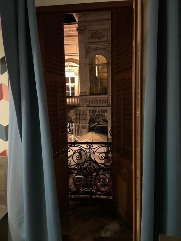 Quarto casal conforto | Escrivaninha, Wi-Fi de cortesia