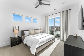 4 bedrooms, desk, iron/ironing board, travel crib