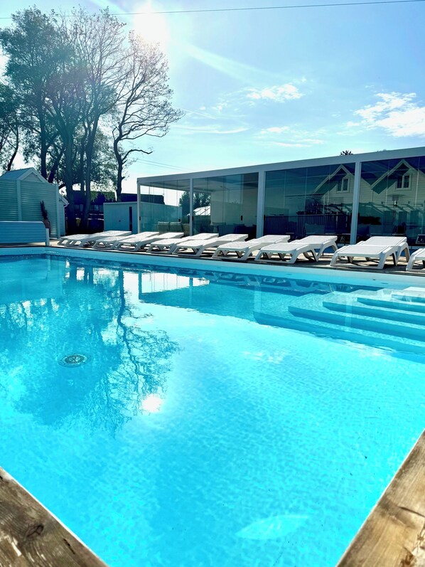 Outdoor pool, a heated pool