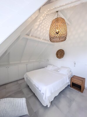 2 bedrooms, iron/ironing board, travel cot, WiFi