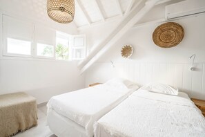 2 bedrooms, iron/ironing board, travel cot, WiFi