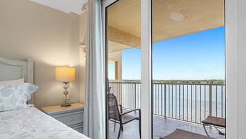 Deluxe Condo, 2 Bedrooms, Non Smoking, Lagoon View | 2 bedrooms, individually decorated, individually furnished