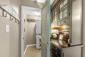 Condo luxo, 2 quartos, para não fumantes, vista para a lagoa | Lavanderia