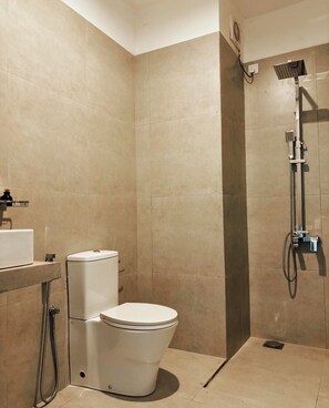 A modern bathroom with a toilet, a shower, and a sink. - Charming 4-bedroom villa with AC and WiFi with Stunning Rooftop Sea View (Dehiwala-Mount Lavinia)