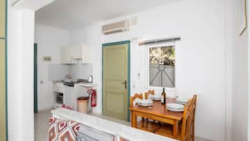 Apartment, 1 Bedroom, Balcony, Sea View | Private kitchenette
