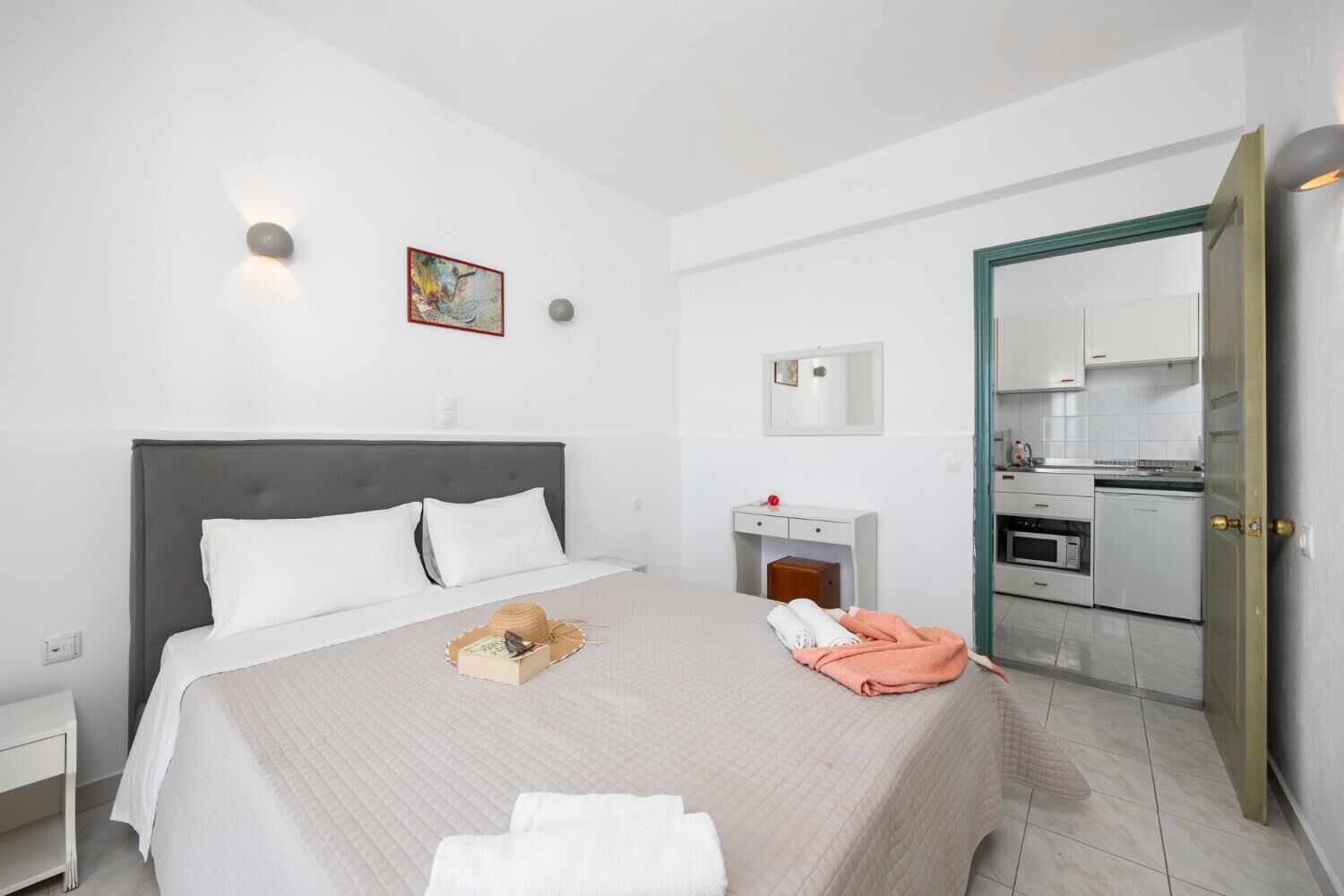 In-room safe, iron/ironing board