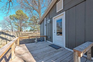 Terrace/patio - University Place, family stay, practically on campus (Siloam Springs)