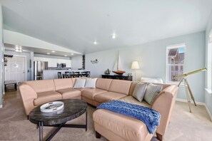 Smart TV - 532 The Ocean is Calling - Top Floor Oceanview (Westport)