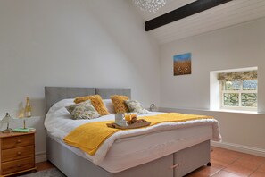 3 bedrooms, iron/ironing board, free WiFi, bed sheets - Moelis Barn (Llandrillo)