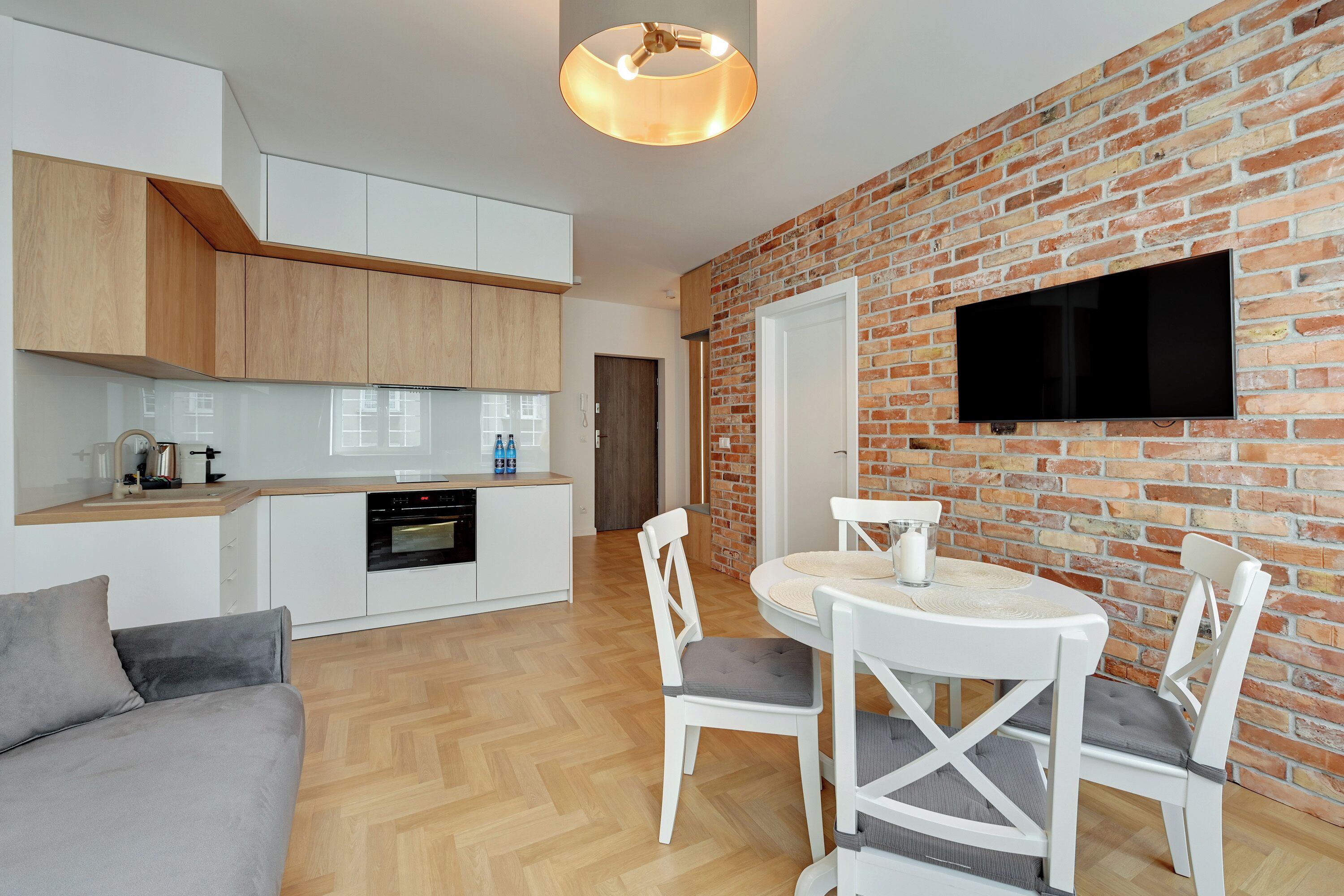 Familienapartment, Stadtblick | Eigene Kochnische | Kühlschrank, Wasserkocher mit Kaffee-/Teezubehör, Wasserkocher