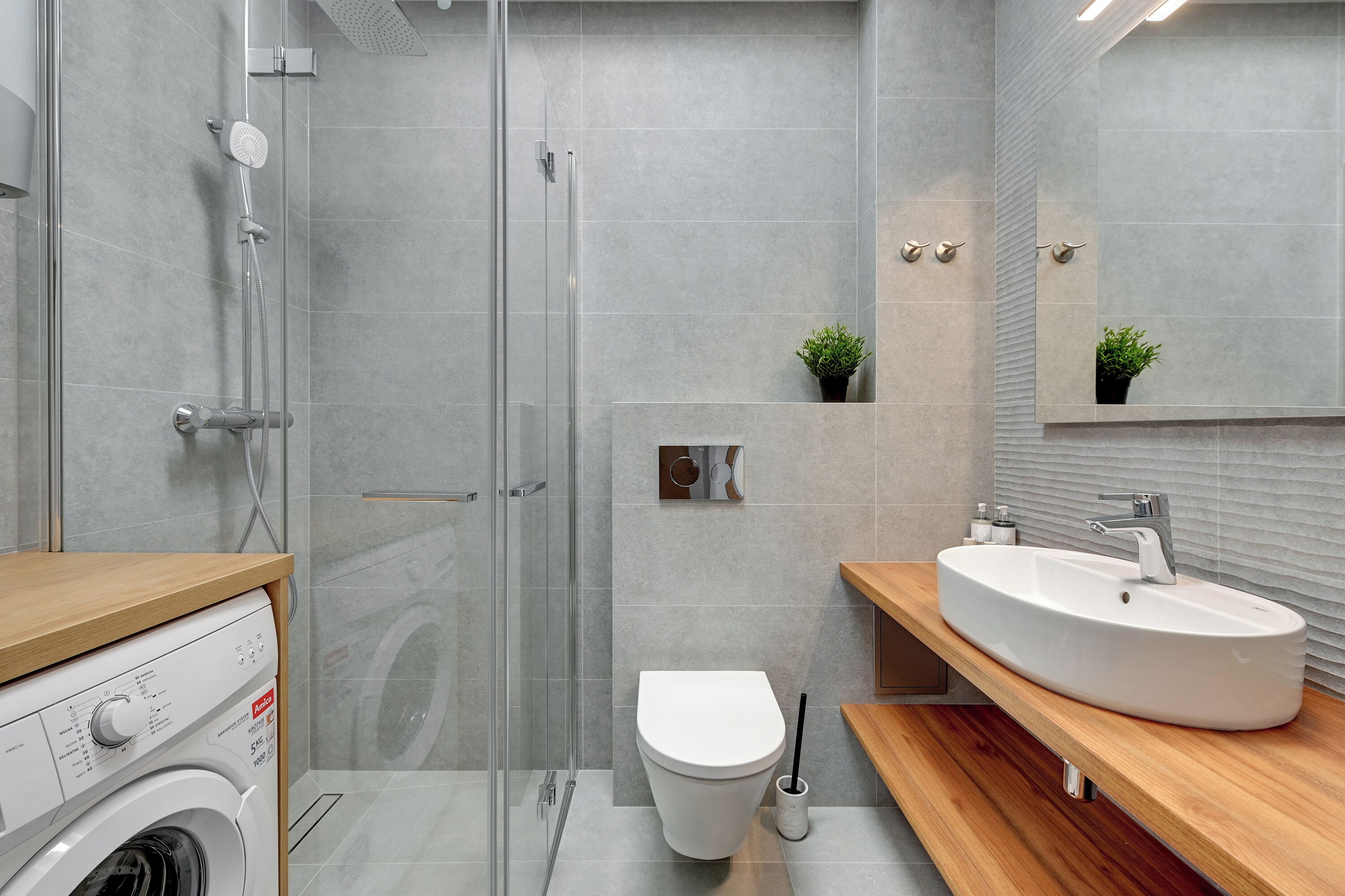 Appartement Familial, vue ville | Salle de bain | Douche, articles de toilette gratuits, sèche-cheveux