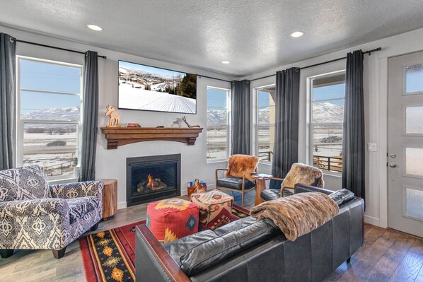 Smart TV, fireplace - Moose Mgmt at Coyote Ridge 1947 (Heber City)