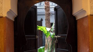 舒适双人房 | 客房内保险箱、遮光窗帘、熨斗/熨板、免费 WiFi