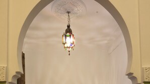 舒适双人房 | 客房内保险箱、遮光窗帘、熨斗/熨板、免费 WiFi
