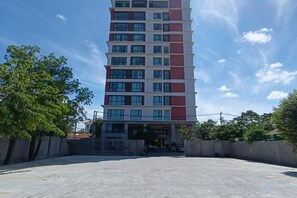 Unclassified image, 2 of 38, button - Holiday Pier Hotel (Mandalay)